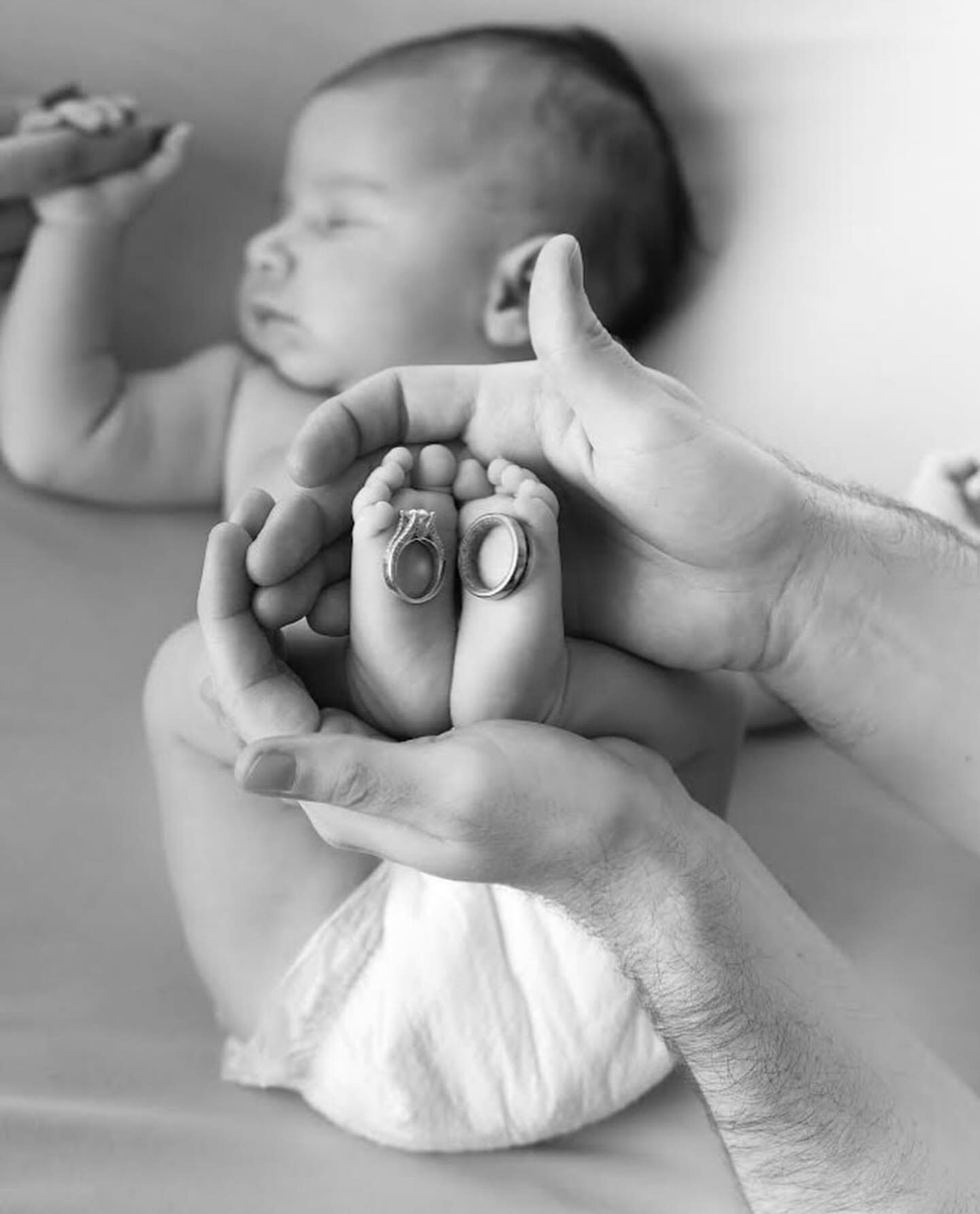 Artistic newborn portrait